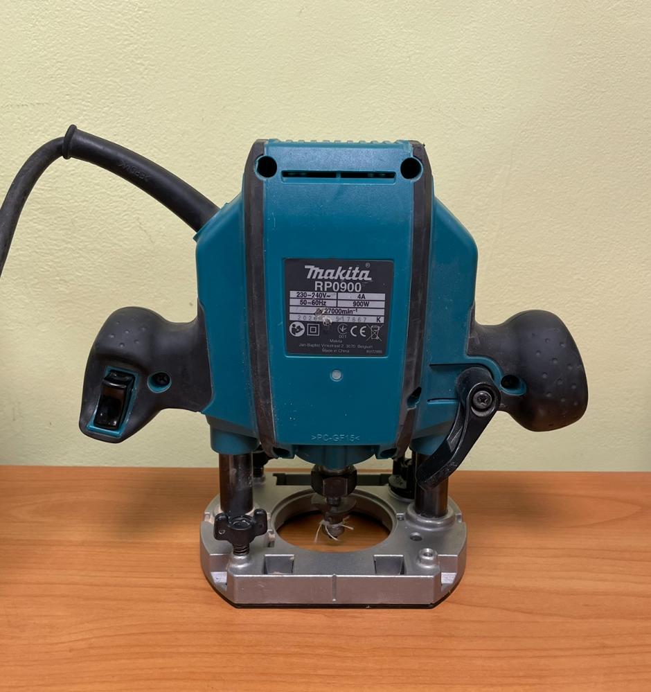 Фрезер Makita RP0900