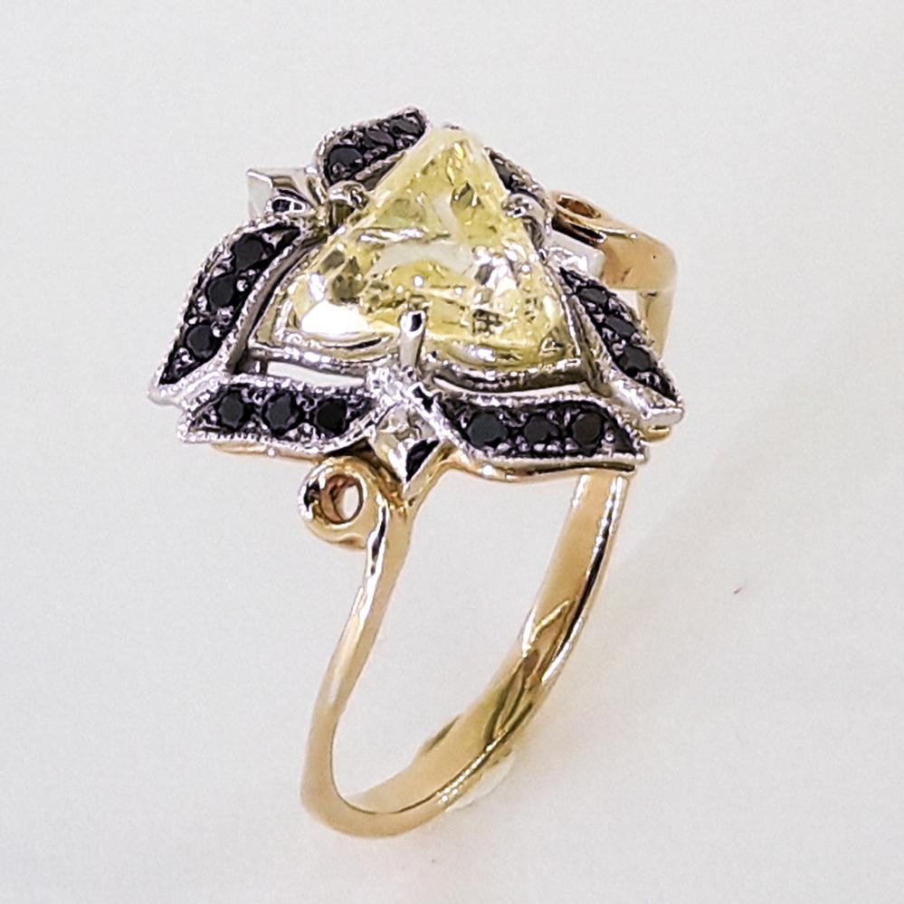 Золота каблучка з діамантом фентезі 585 проби