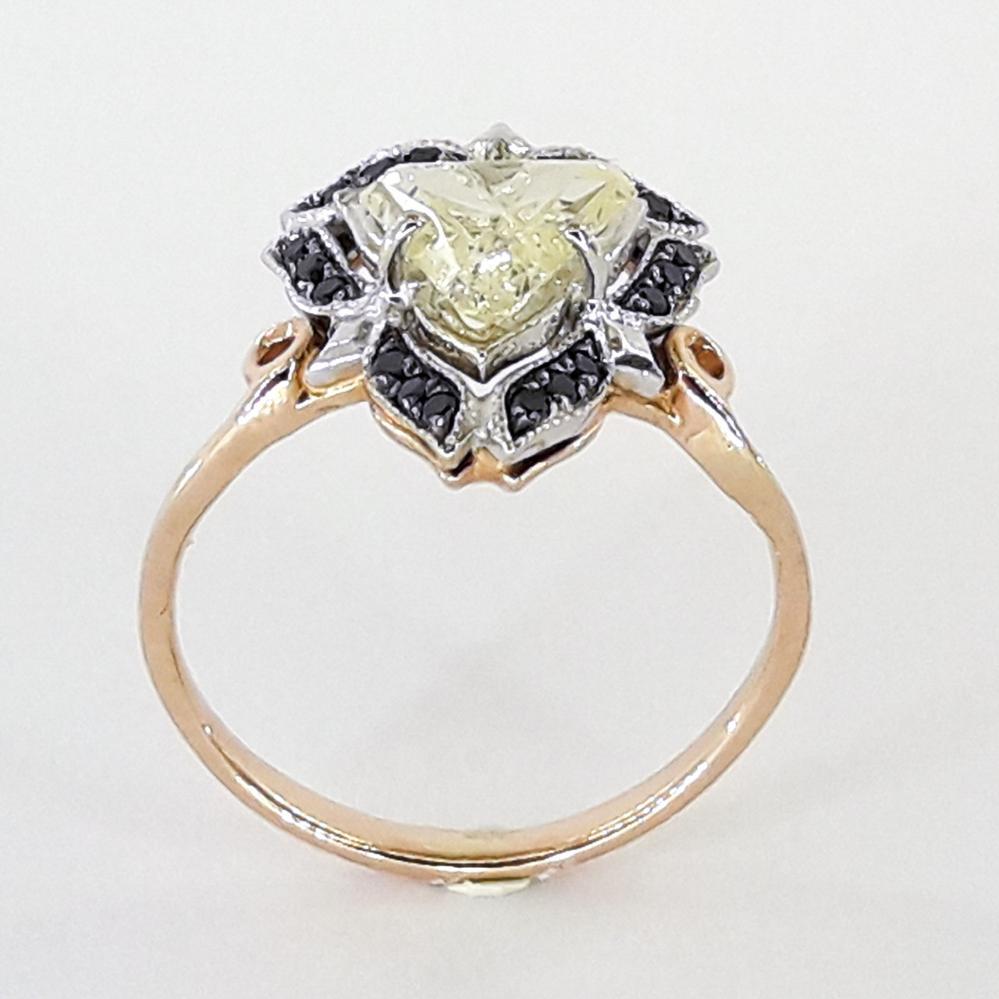 Золота каблучка з діамантом фентезі 585 проби