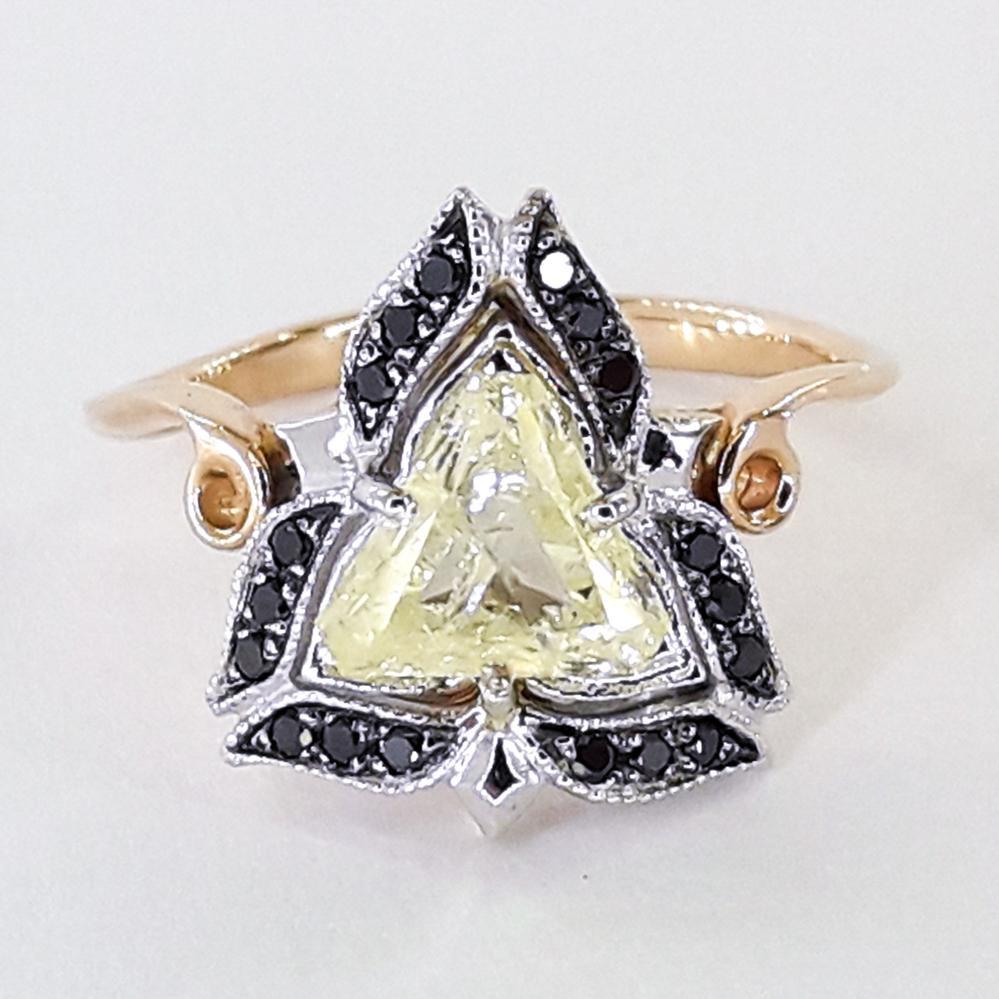 Золота каблучка з діамантом фентезі 585 проби