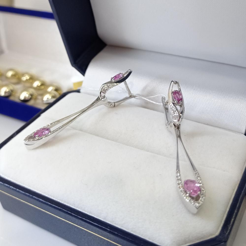 Золоті сережки з розовим сапфіром та діамантами