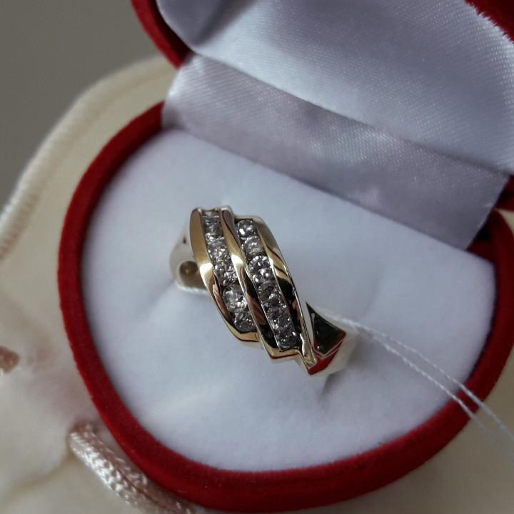 Золота каблучка з діамантами