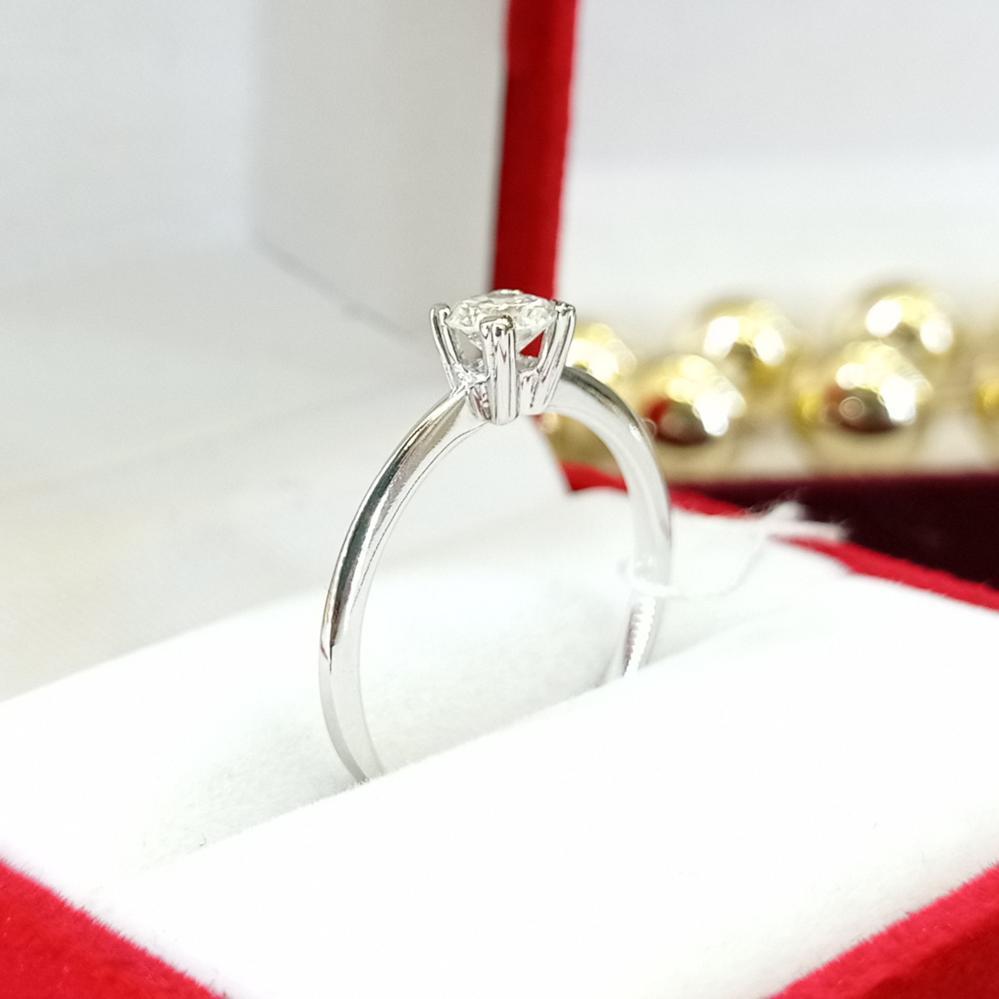 Золота каблучка з діамантом біле золото