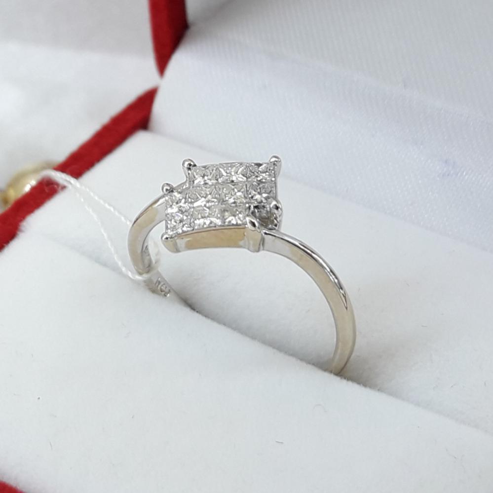 Золота каблучка з діамантами біле золото 750 проба