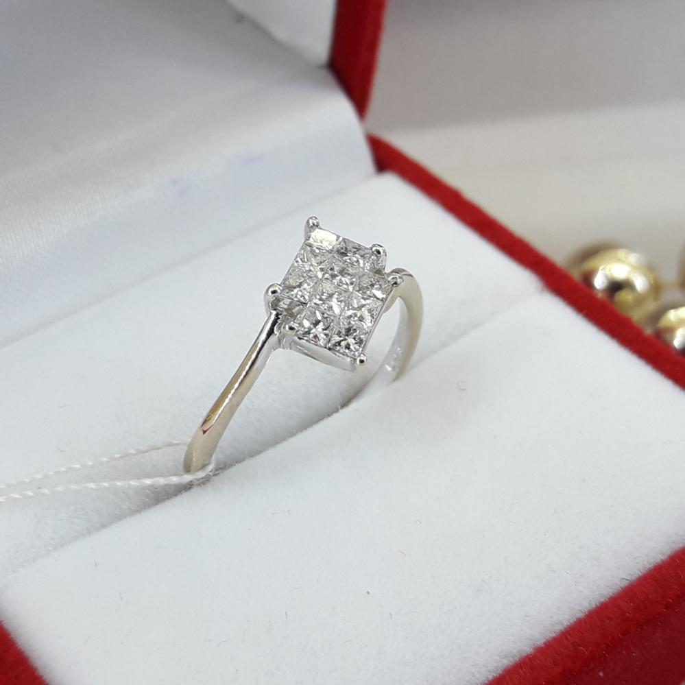 Золота каблучка з діамантами біле золото 750 проба