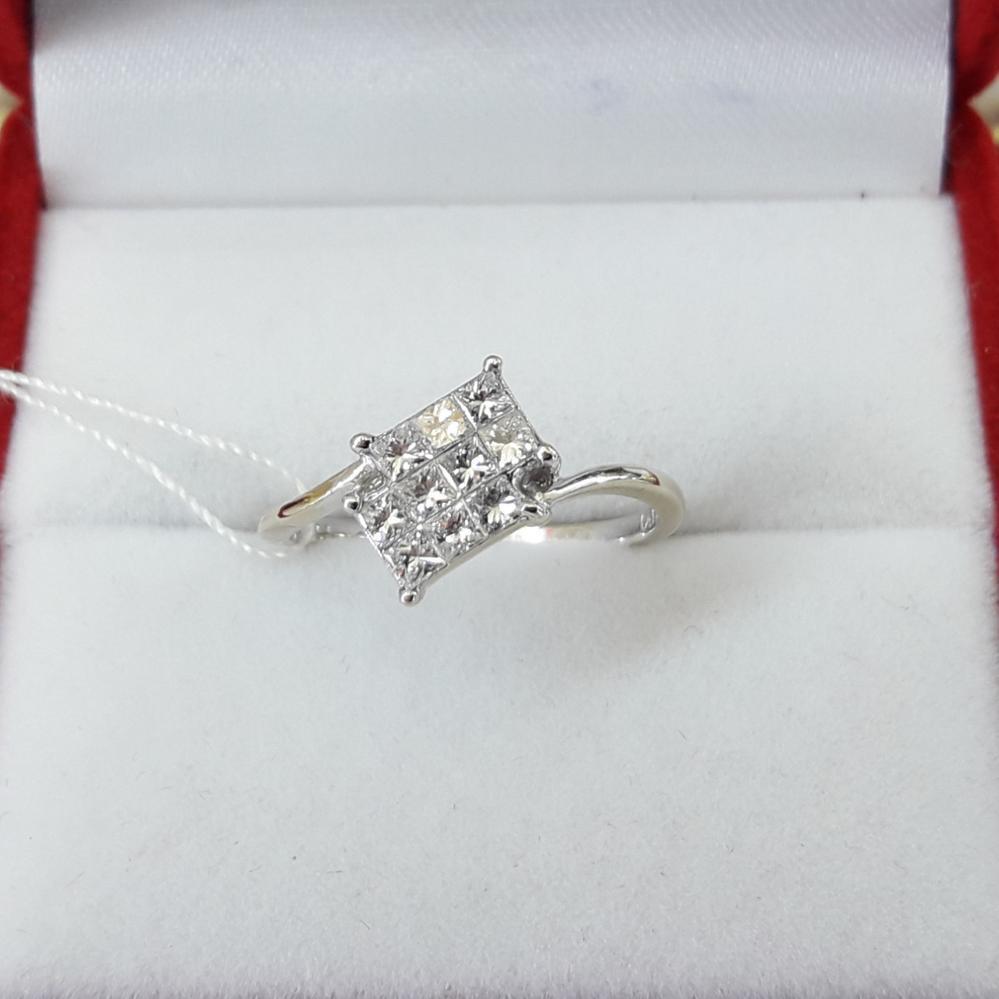 Золота каблучка з діамантами біле золото 750 проба