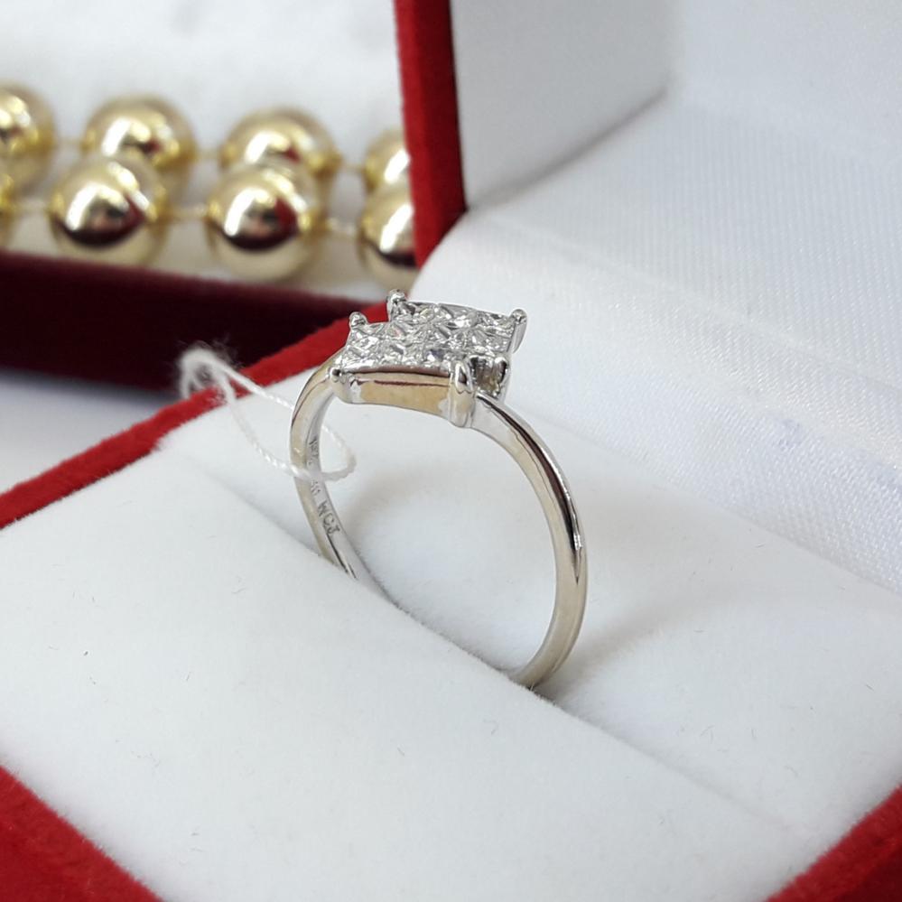 Золота каблучка з діамантами біле золото 750 проба