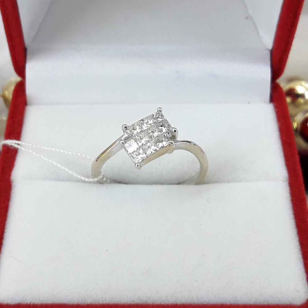 Золота каблучка з діамантами біле золото 750 проба