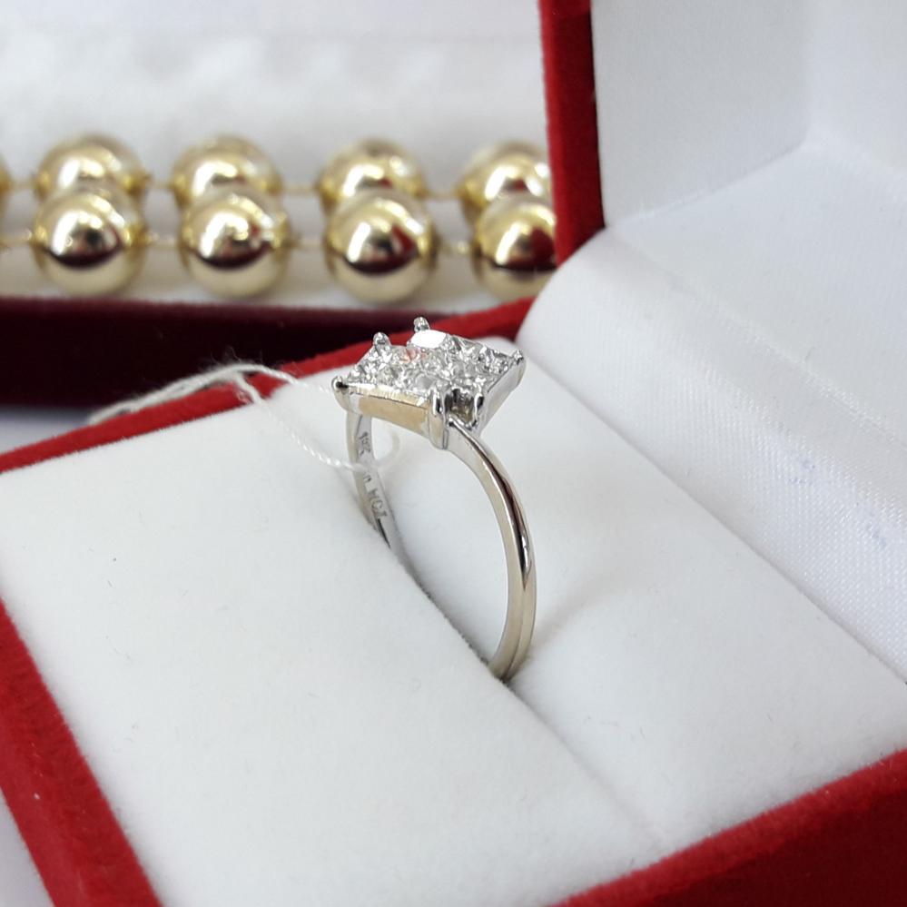 Золота каблучка з діамантами біле золото 750 проба