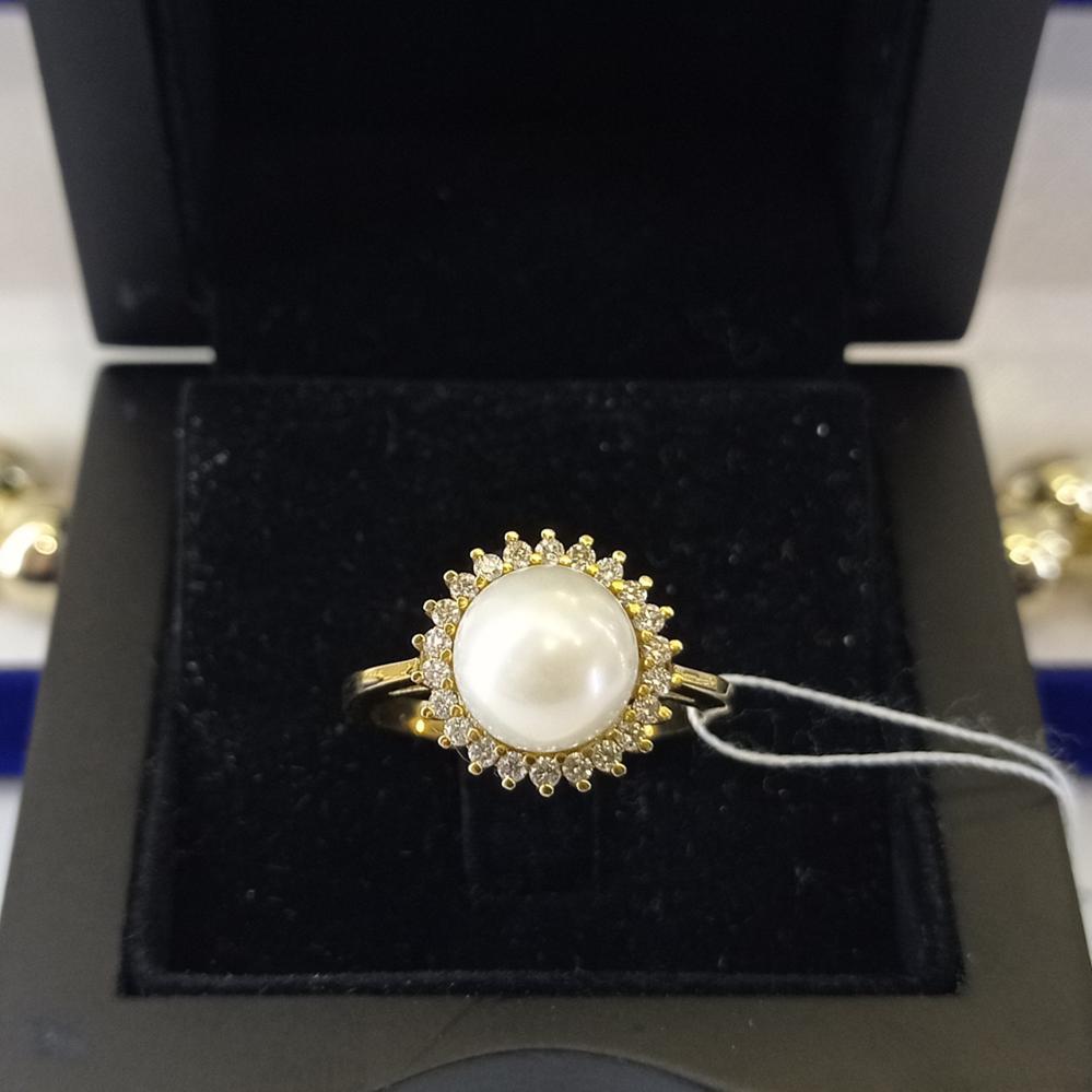 Золота каблучка з перлиною та діамантами