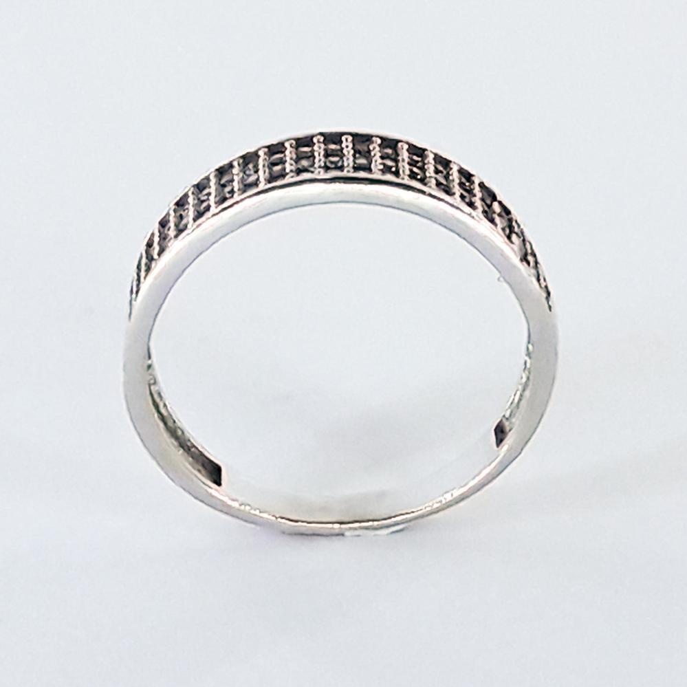 Золота каблучка з діамантами доріжка в білому золоті