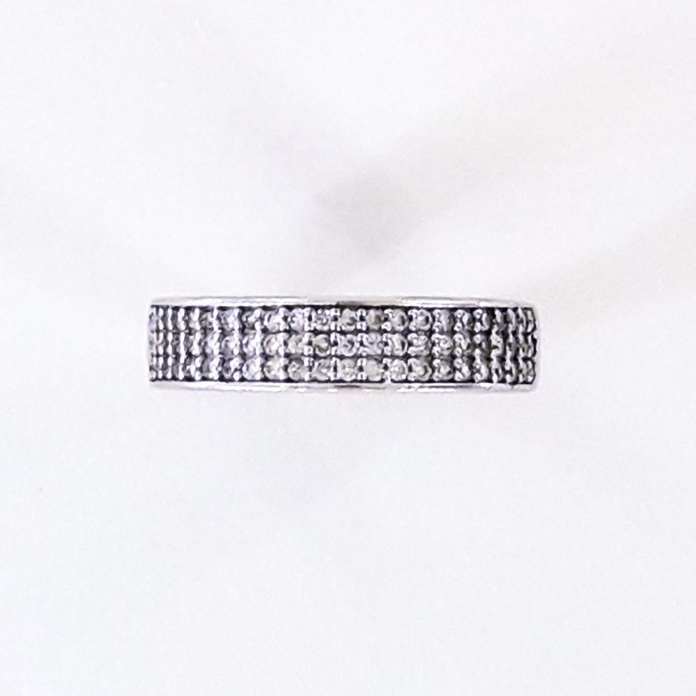 Золота каблучка з діамантами доріжка в білому золоті