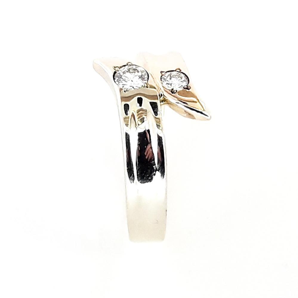 Каблучка з діамантами біло-жовте золото