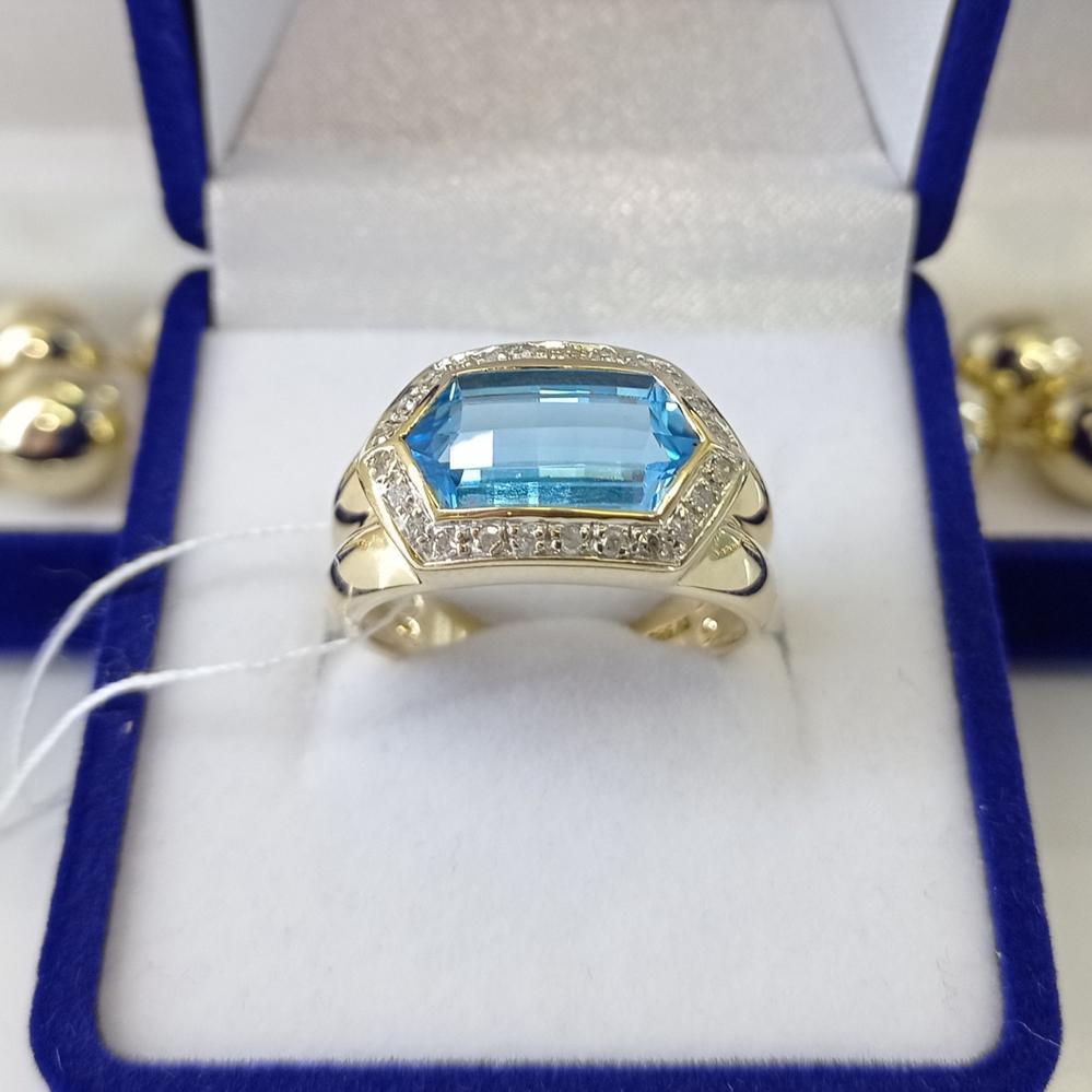 Золота каблучка перстень з блакитним топазом та діамантами