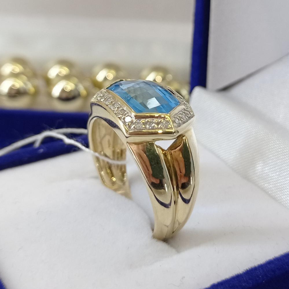 Золота каблучка перстень з блакитним топазом та діамантами