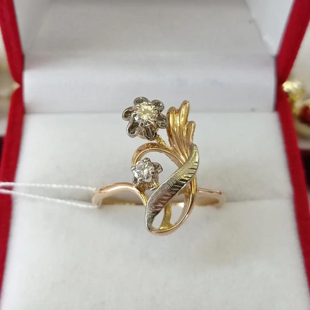 Класична золота каблучка з діамантами