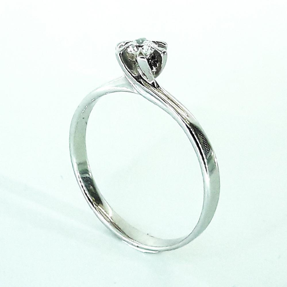 Золота каблучка в білому золоті з діамантом