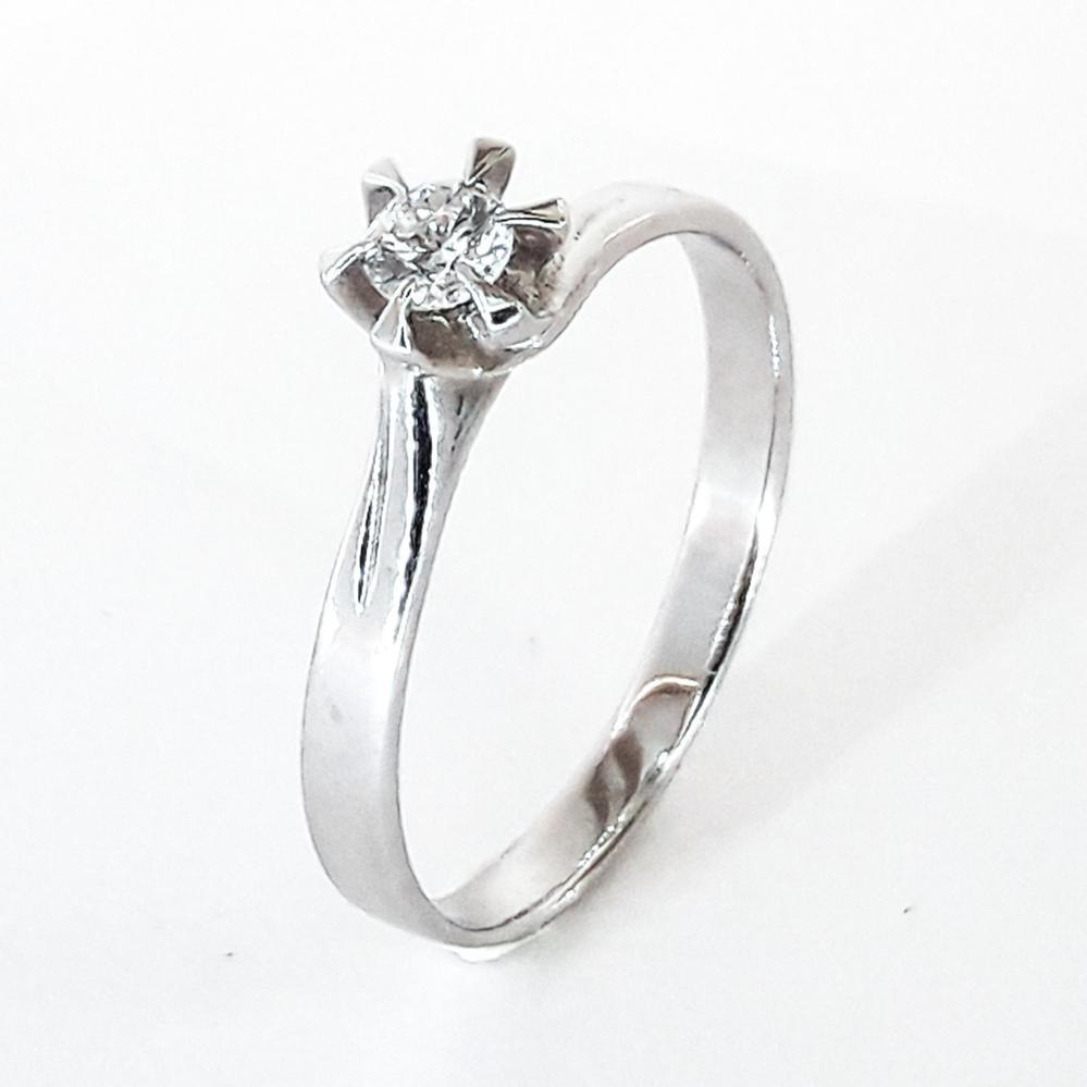 Золота каблучка в білому золоті з діамантом помолвочное