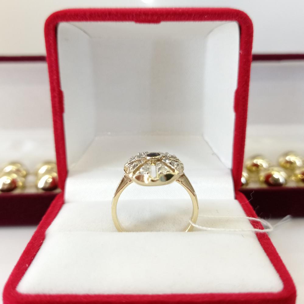 Класична золота каблучка з сапфіром та діамантами