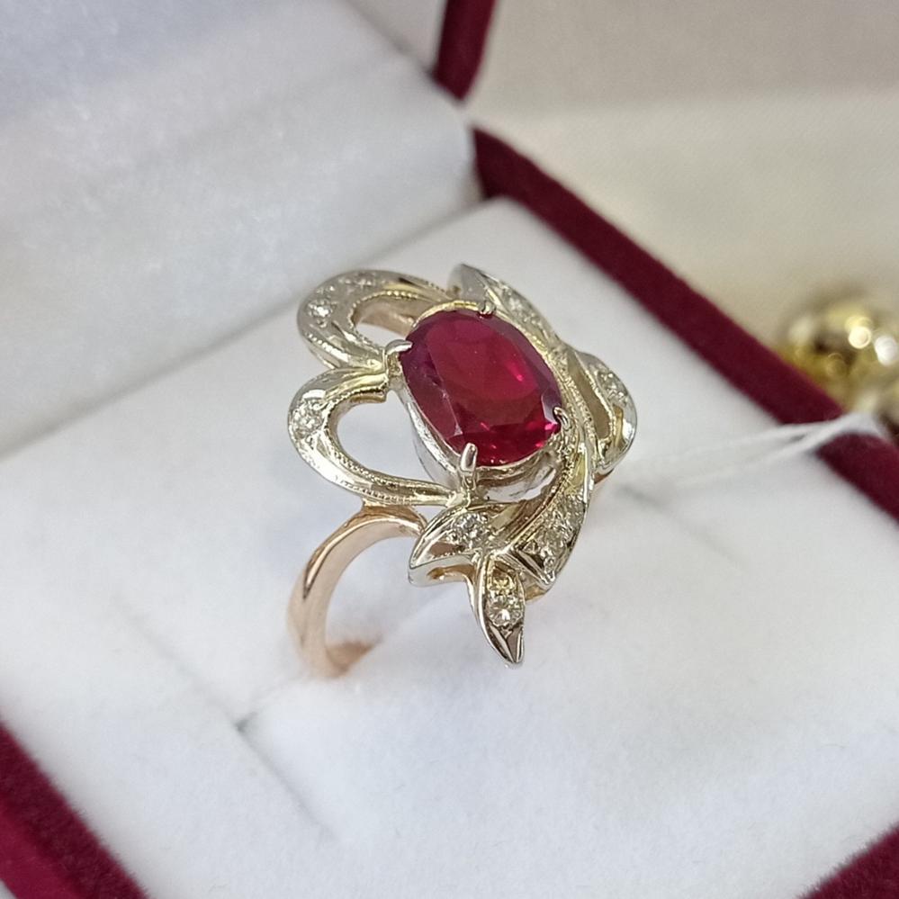 Золота каблучка з рубіном та діамантами