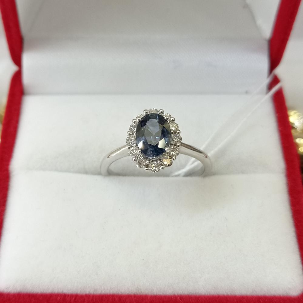 Золота каблучка з сапфіром і діамантами малинка