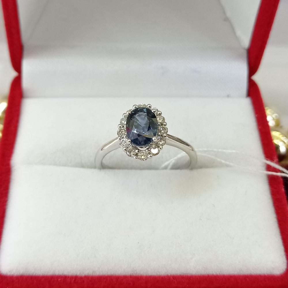 Золота каблучка з сапфіром і діамантами малинка