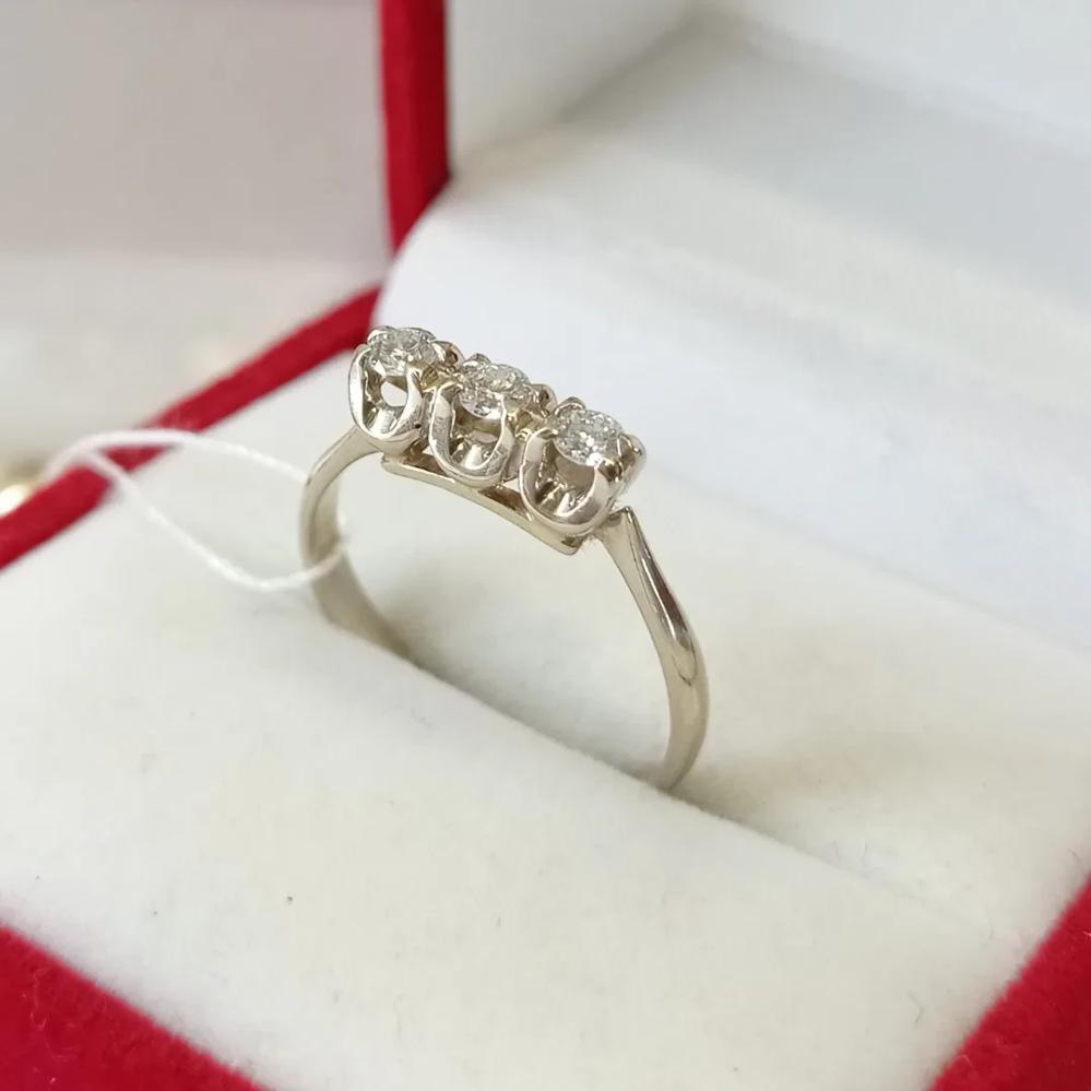 Золота каблучка з діамантами