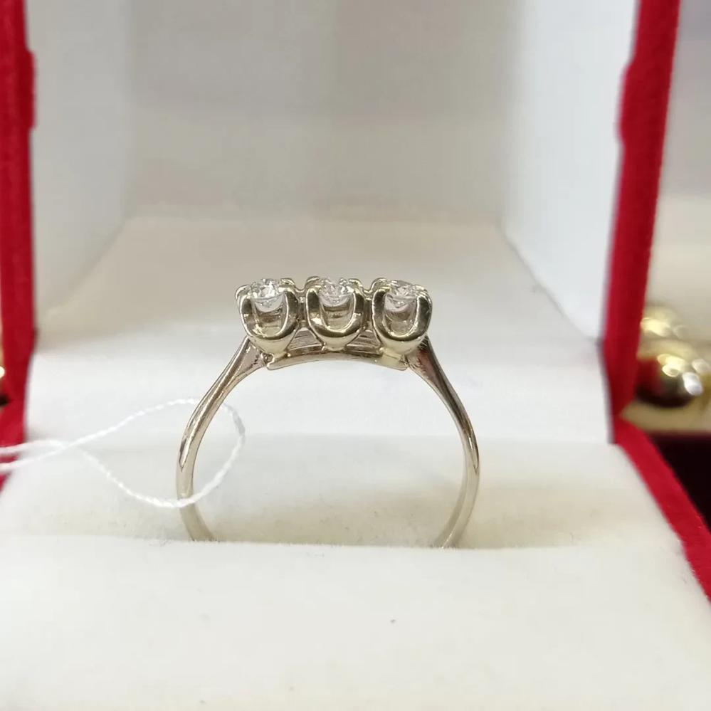 Золота каблучка з діамантами