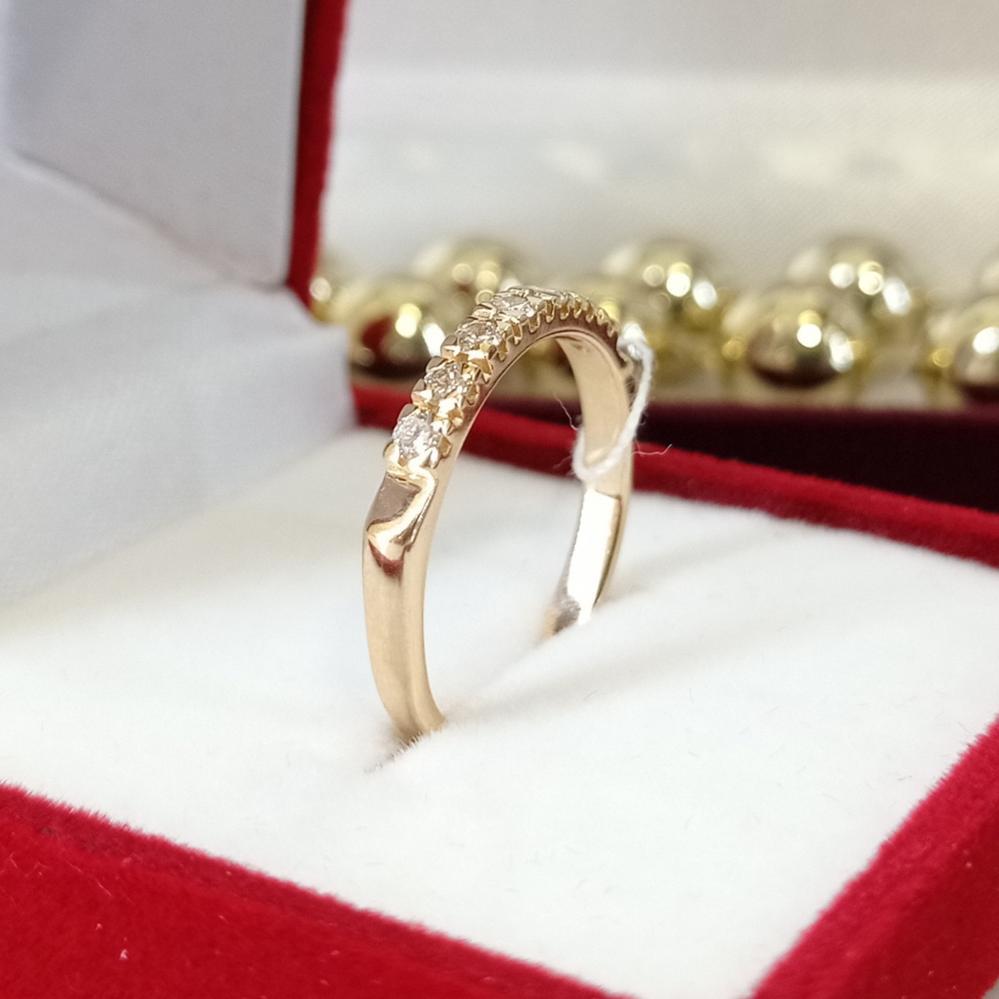 Золота каблучка доріжка з діамантами