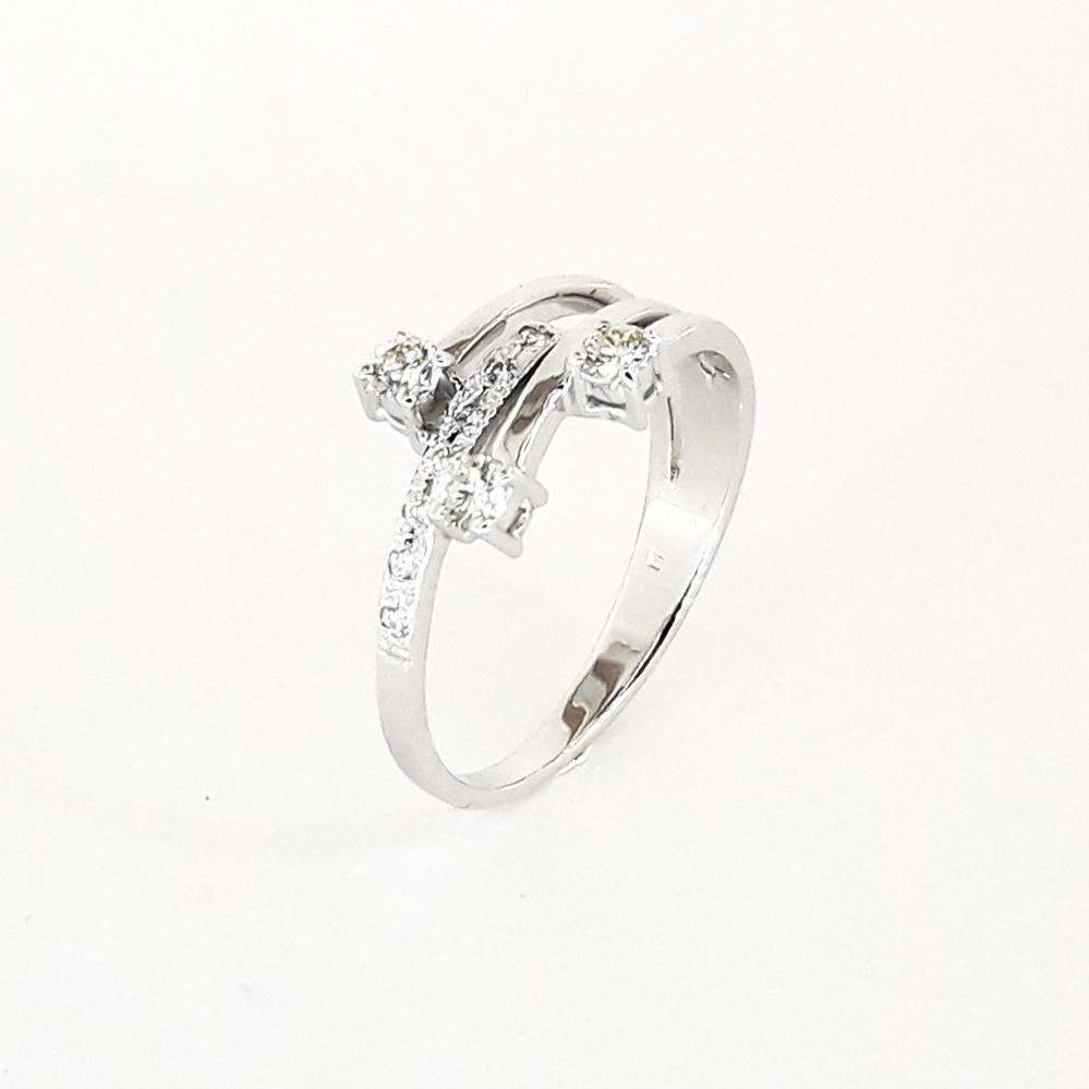 Каблучка в білому золоті 585 проби з діамантами