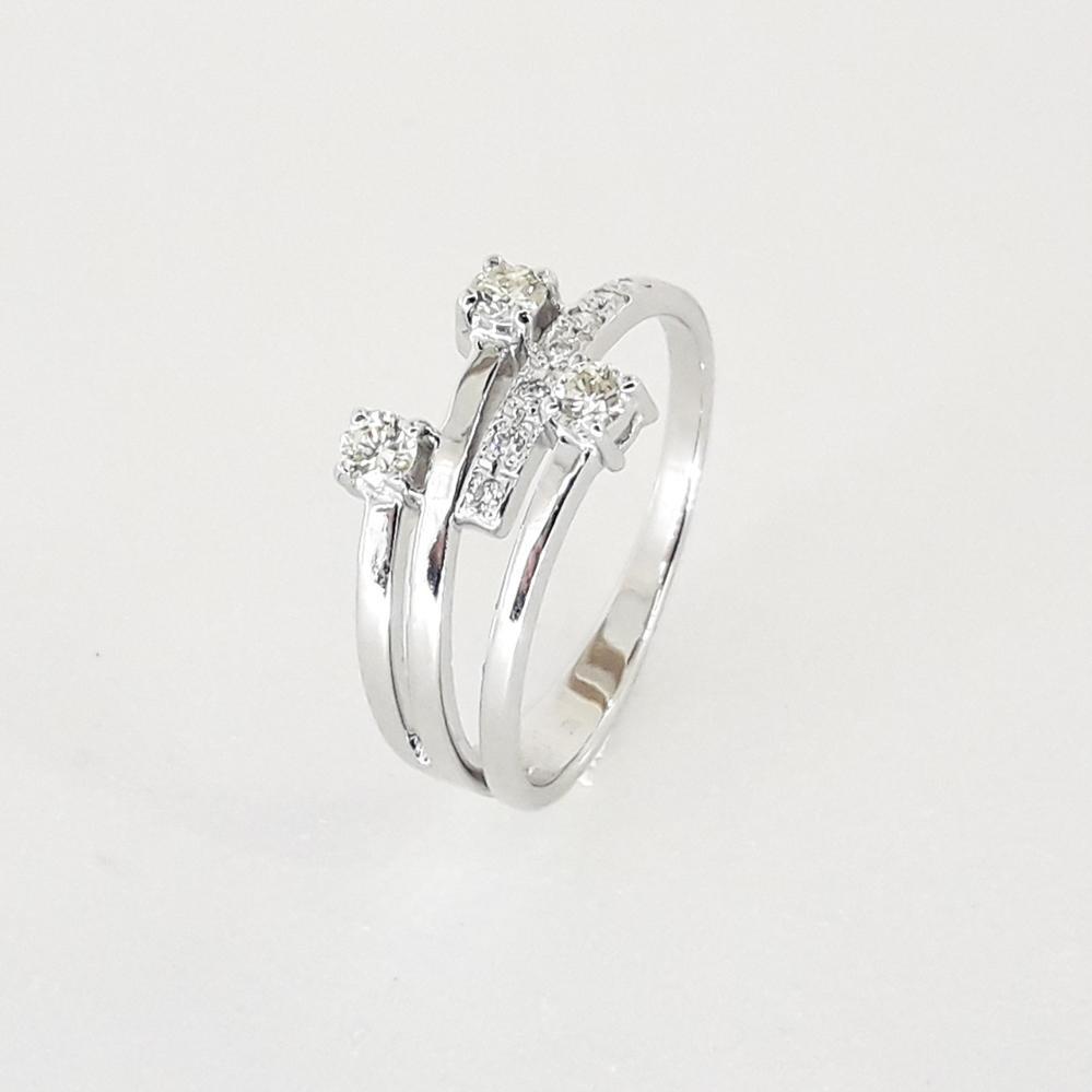 Каблучка в білому золоті 585 проби з діамантами