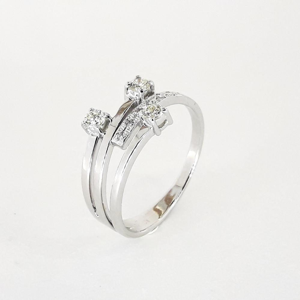 Золота каблучка в білому золоті 585 проби з діамантами