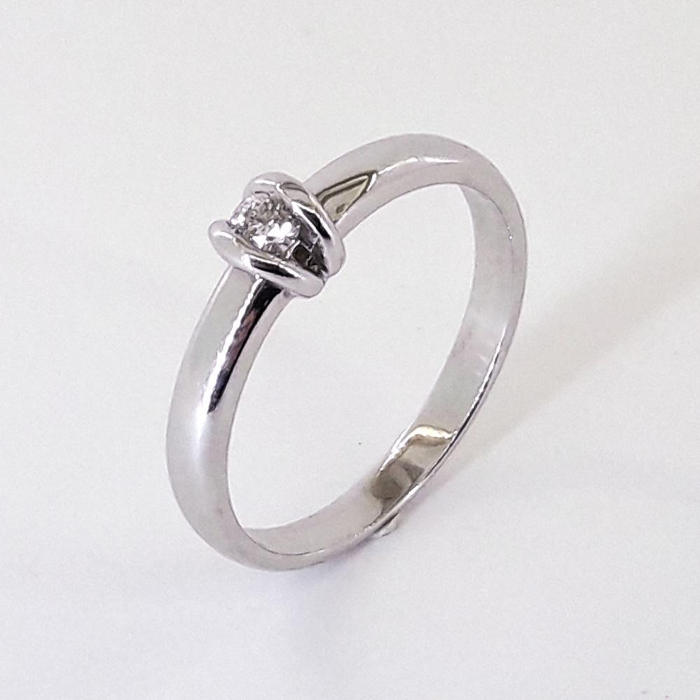 Золота каблучка з білого золота з діамантом 585 проби 17 розмір