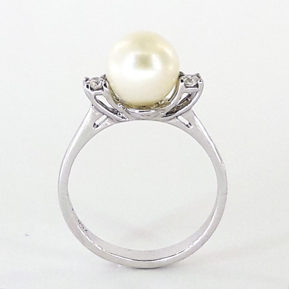 Золота каблучка з білого золота з діамантами і перлами