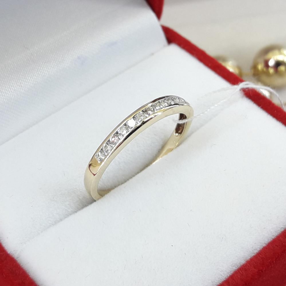 Золота каблучка доріжка з діамантами