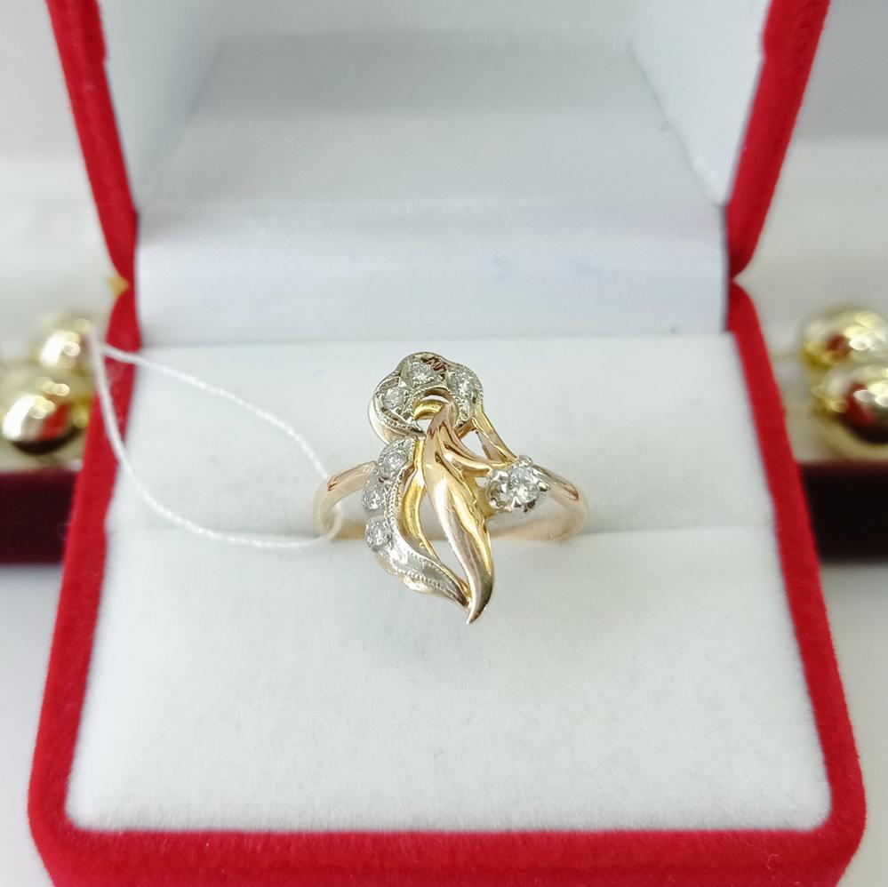 Золота каблучка з діамантами класична