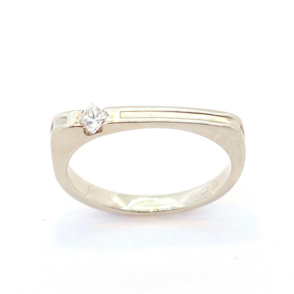 Золота каблучка з діамантом