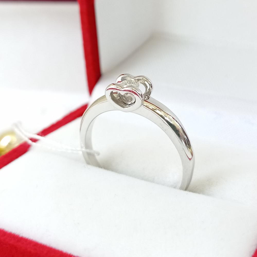 Золота каблучка з діамантом серце