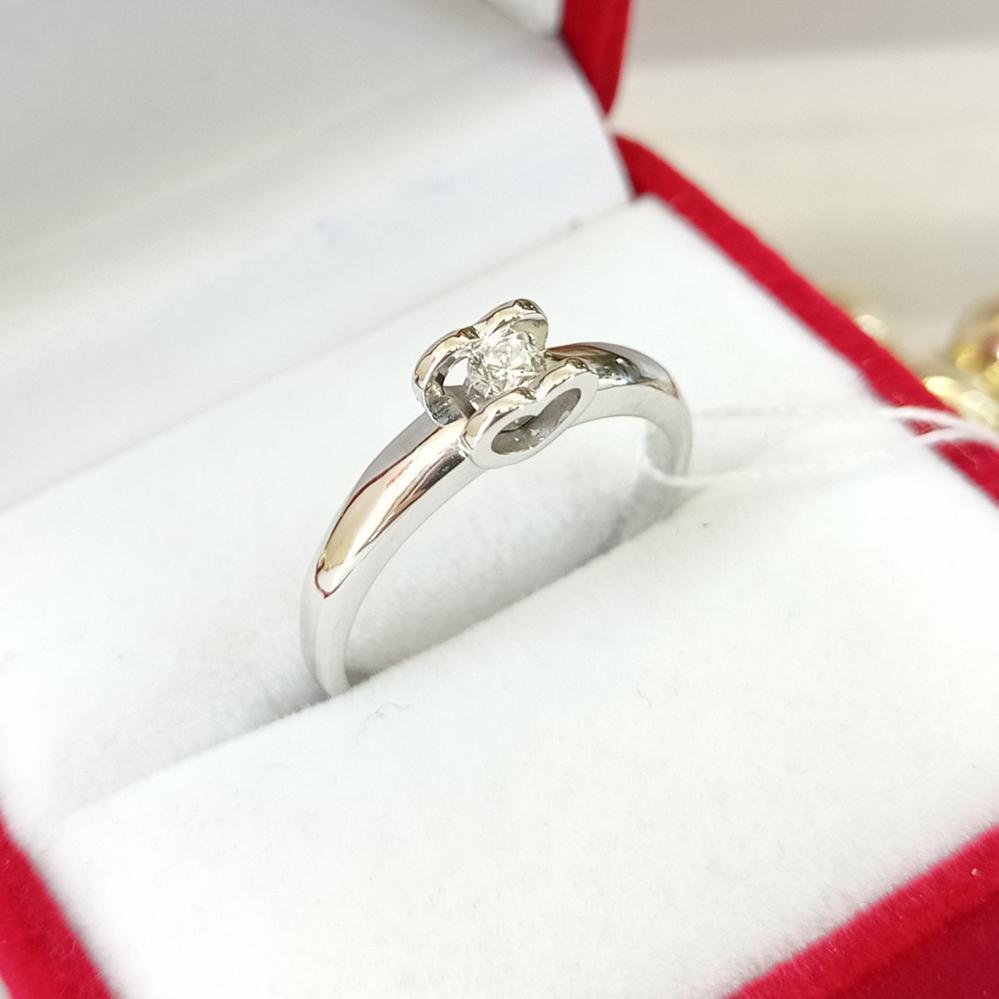 Золота каблучка з діамантом серце