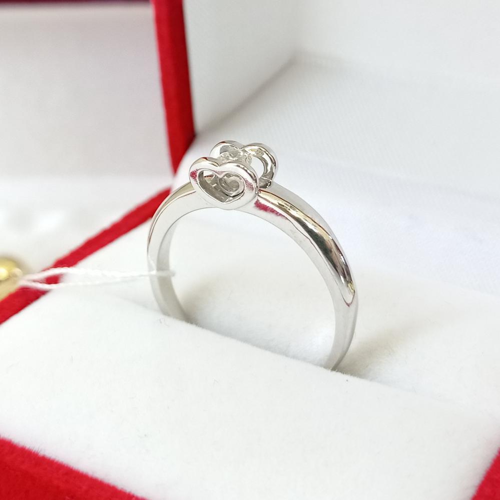 Золота каблучка з діамантом серце