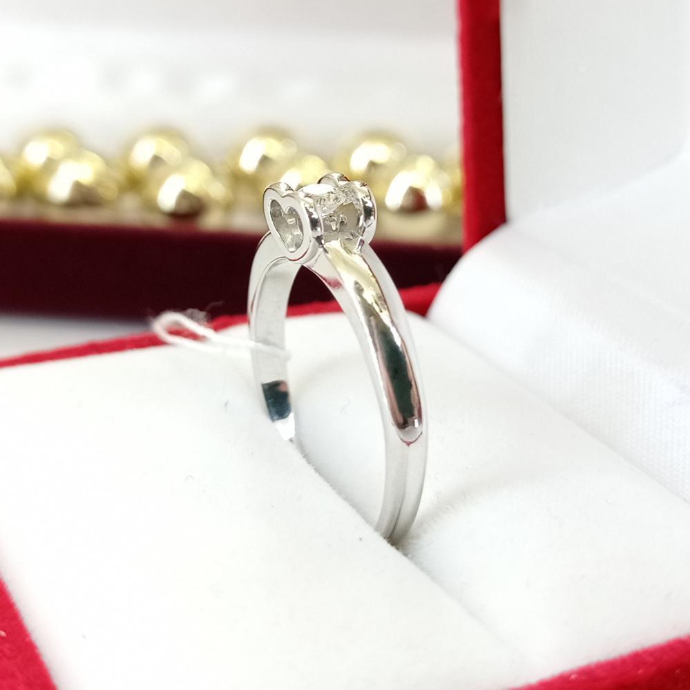 Золота каблучка з діамантом серце