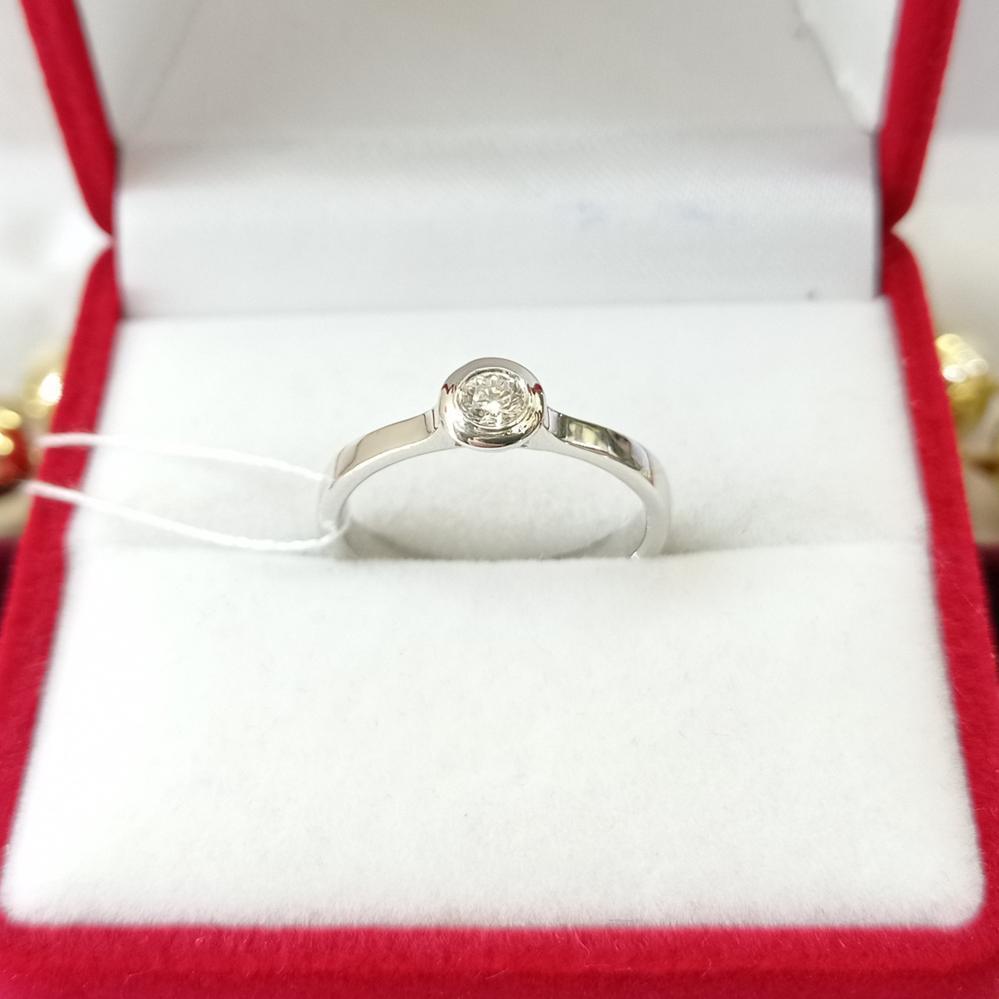 Золота каблучка з діамантом біле золото