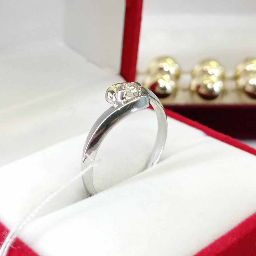 Золота каблучка з діамантом біле золото