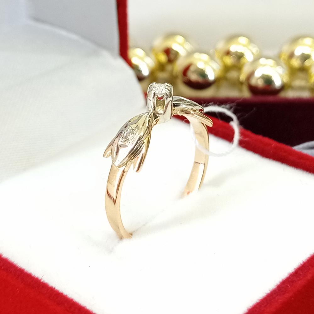 Класична золота каблучка з діамантами