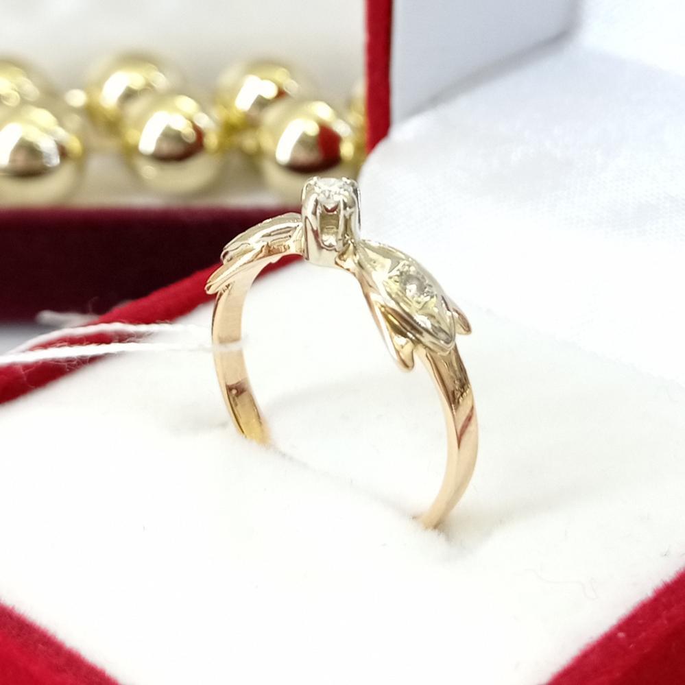 Класична золота каблучка з діамантами