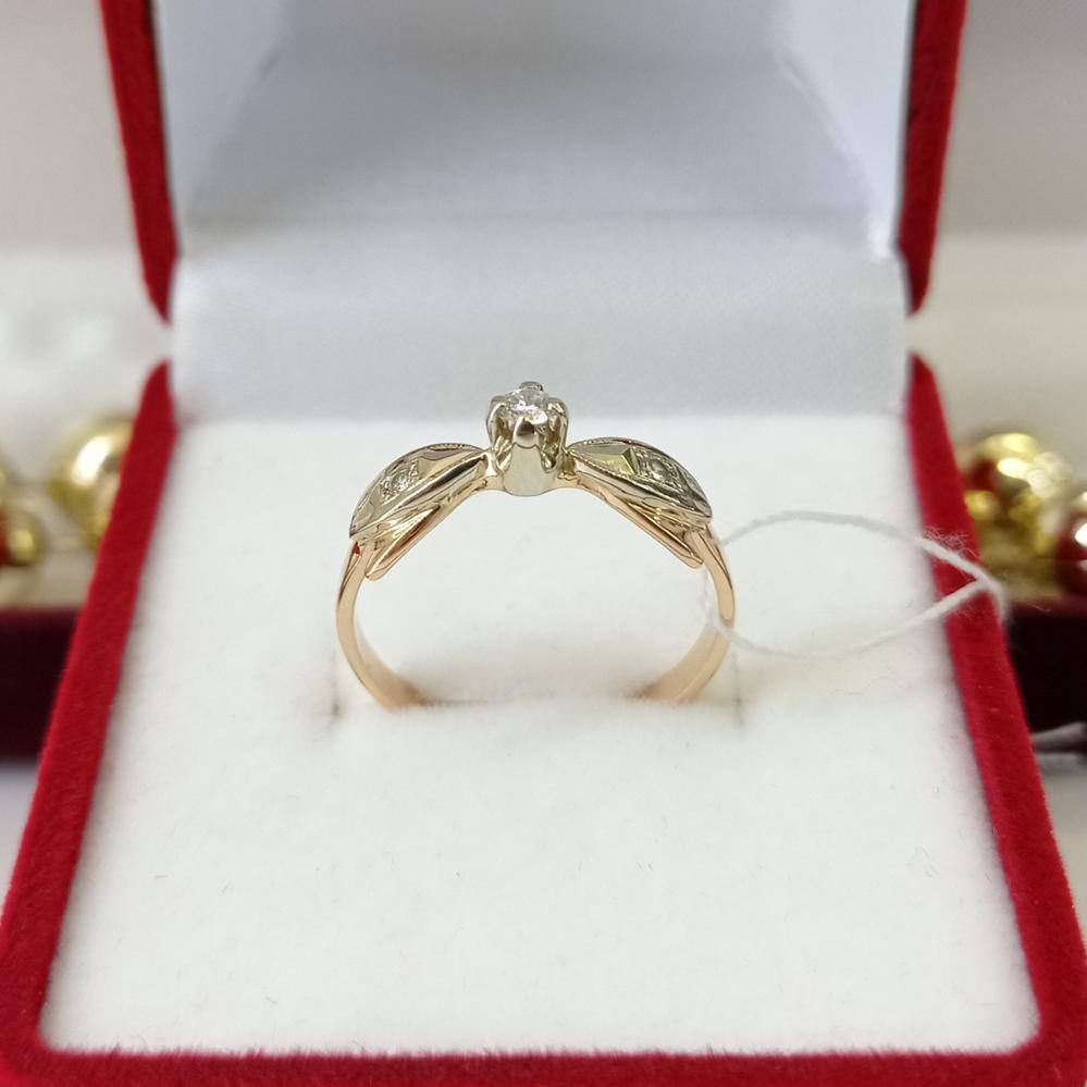 Класична золота каблучка з діамантами