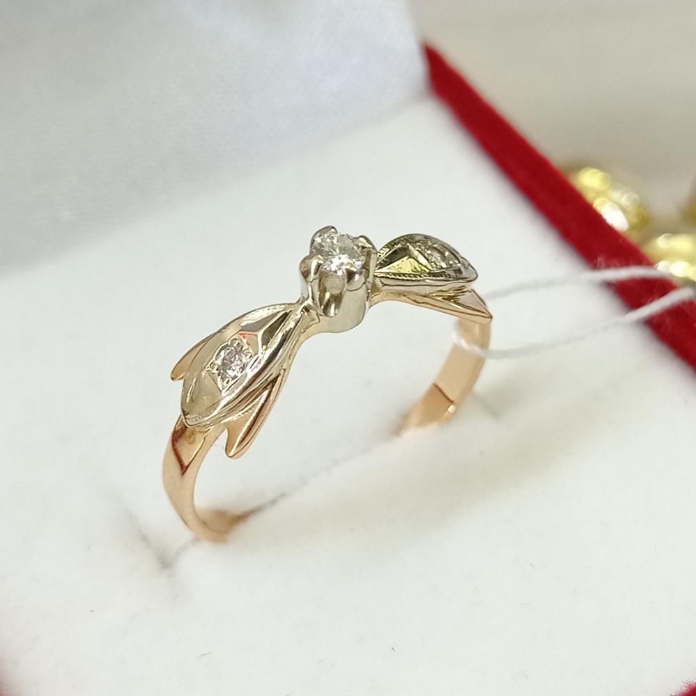 Класична золота каблучка з діамантами