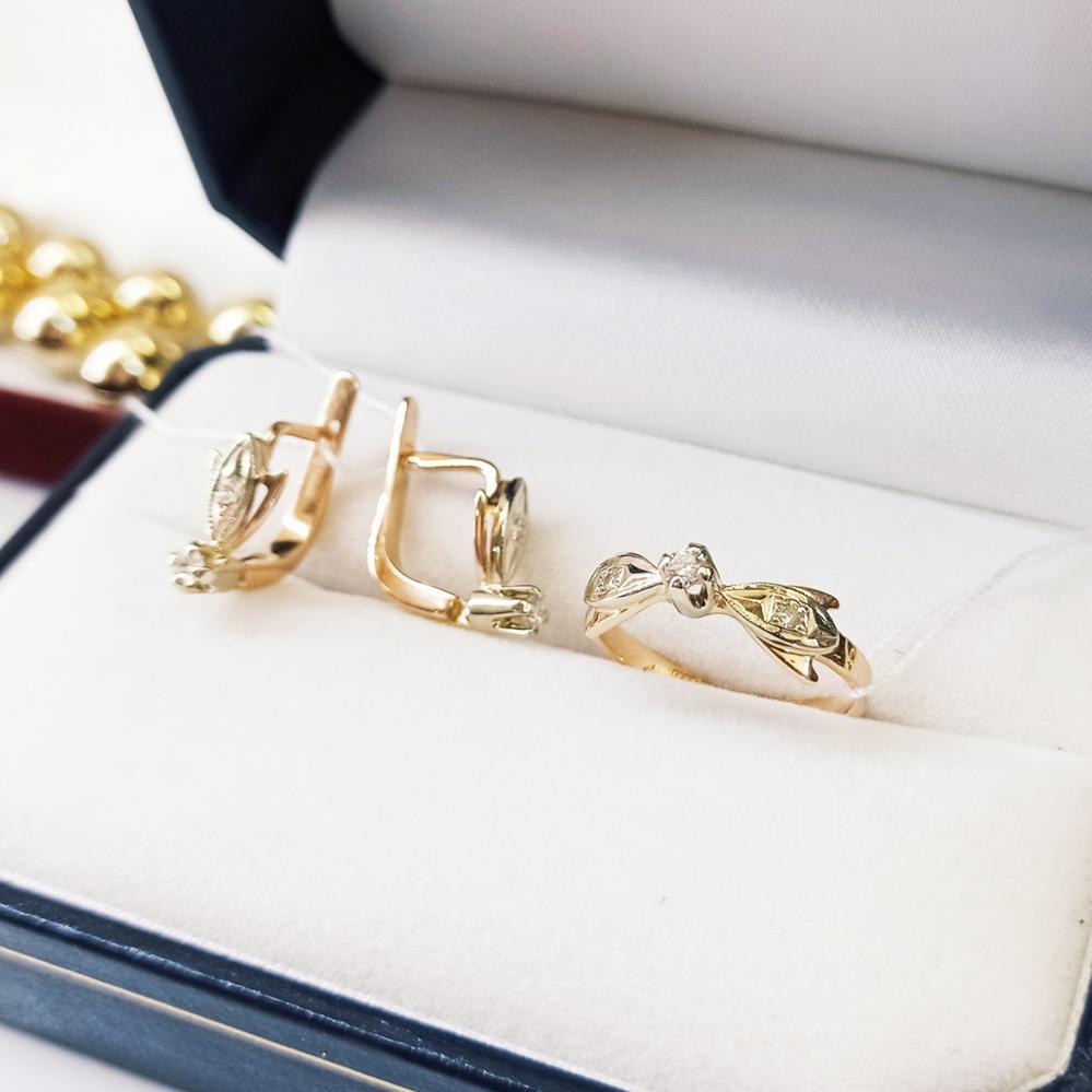 Класична золота каблучка з діамантами