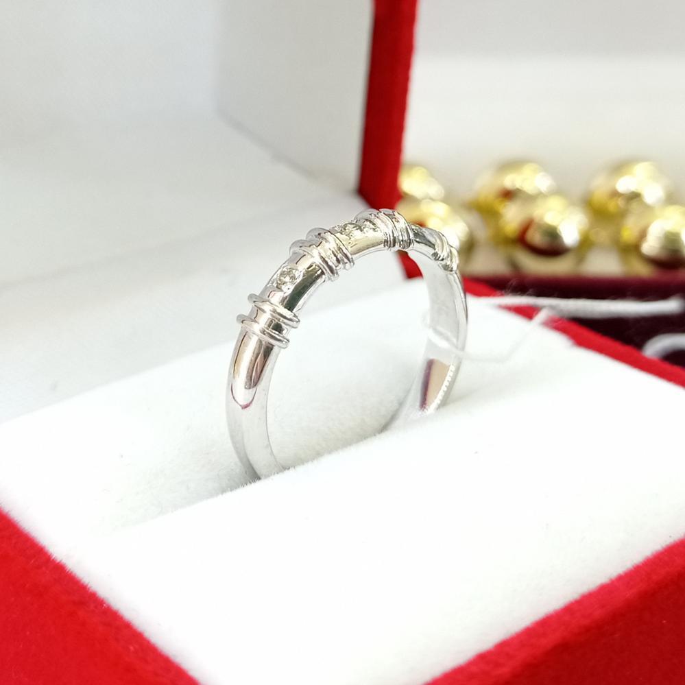 Золота каблучка з  діамантами в білому золототі