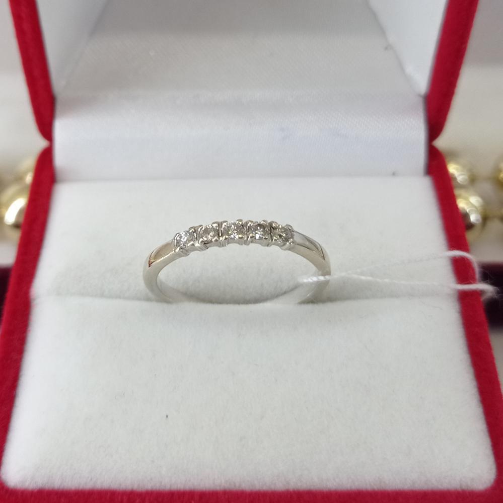 Золота каблучка з діамантами доріжка біле золото